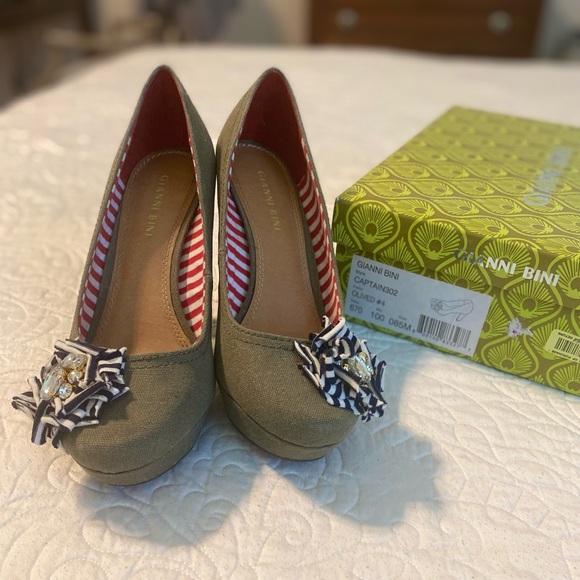 Gianni Bini Captain302 Heels - Picture 2 of 5